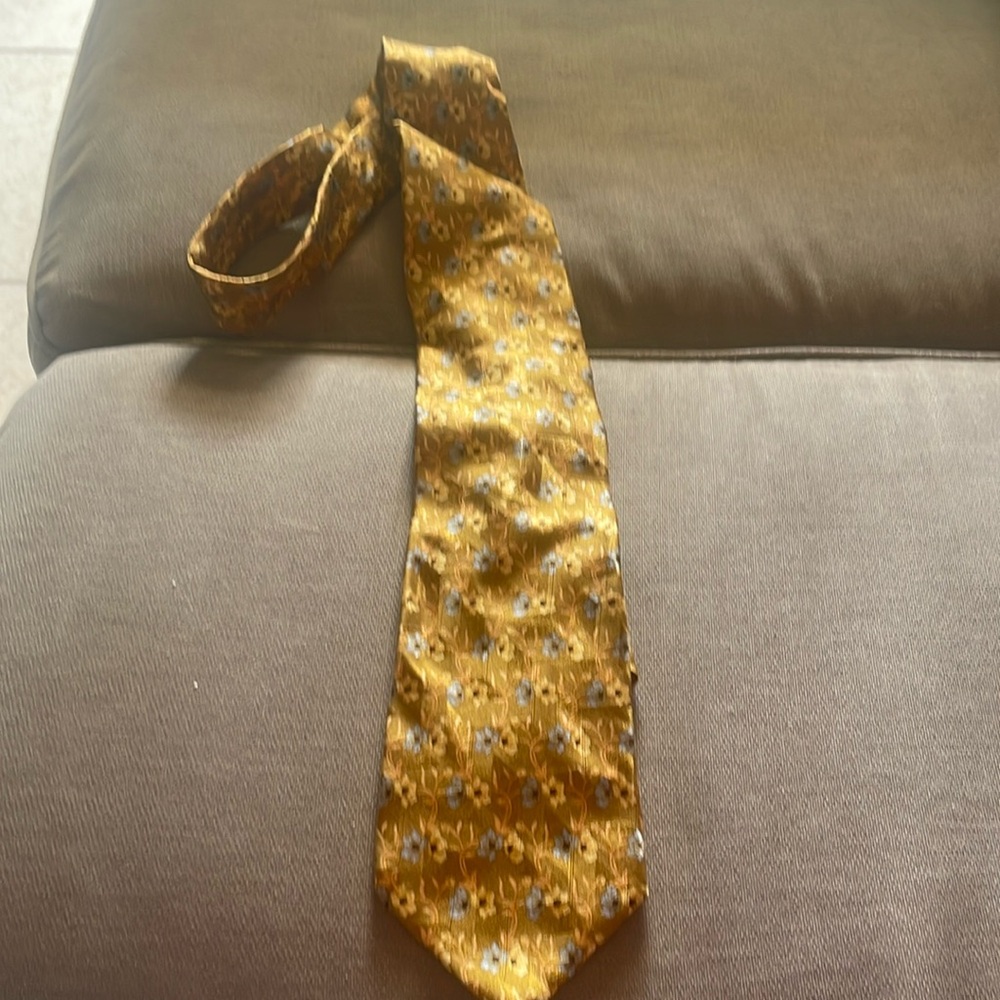 Men’s tie used once